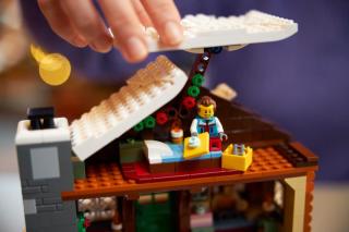 LEGO® Icons - Alpesi házikó (10325)